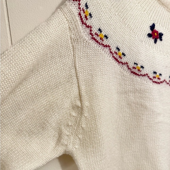 Vintage ‘80s White Crewneck Sweater with Floral Embroidery Women XL Cottagecore - Picture 6 of 9